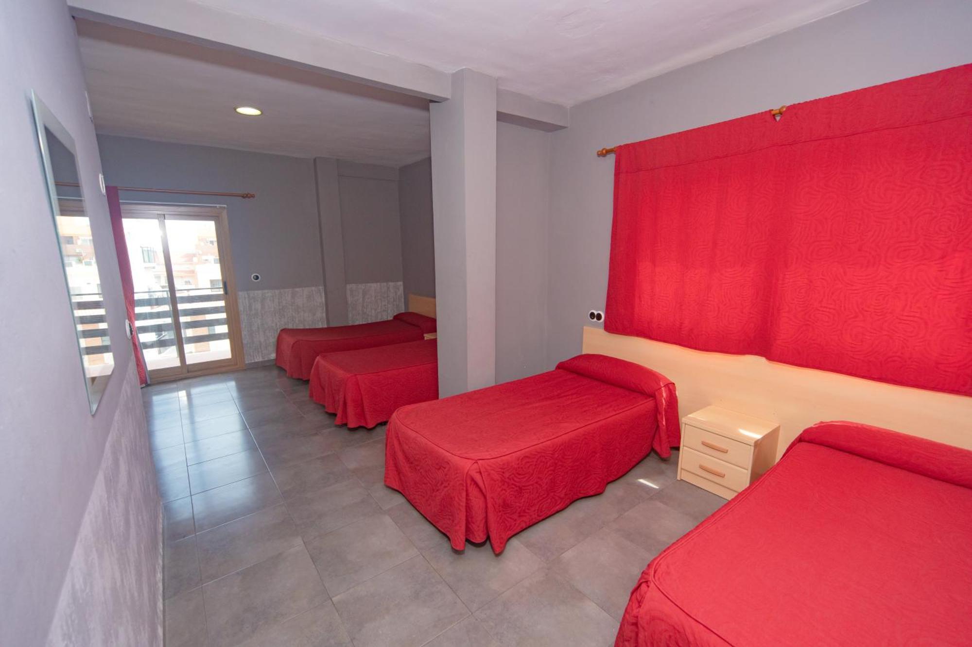 Hostal Virginia Favareta Bagian luar foto
