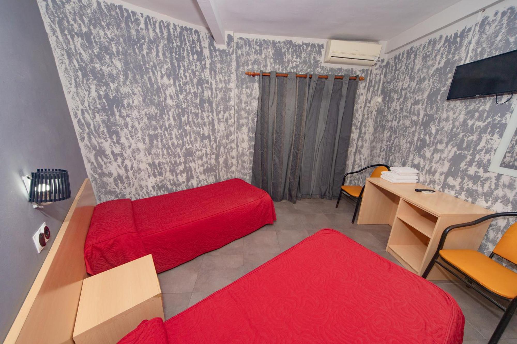 Hostal Virginia Favareta Bagian luar foto