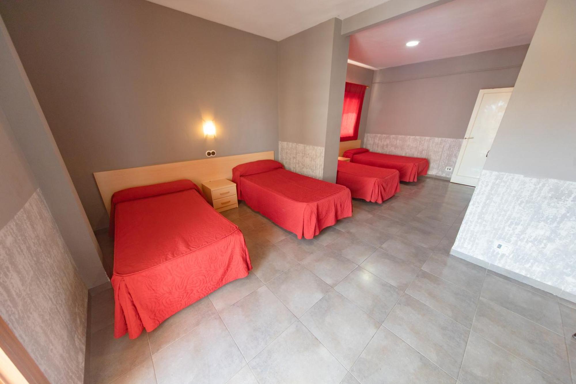 Hostal Virginia Favareta Bagian luar foto