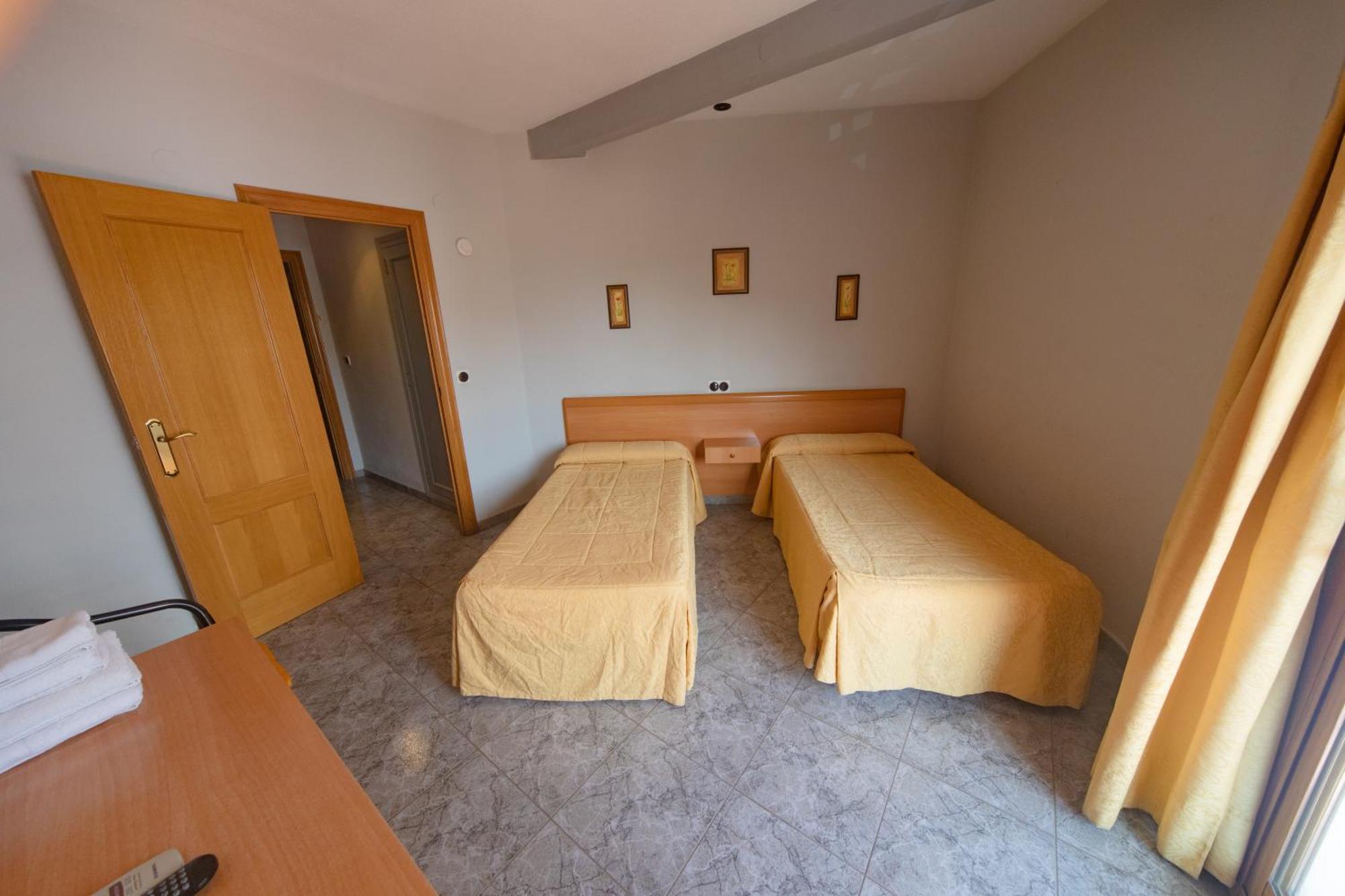 Hostal Virginia Favareta Bagian luar foto