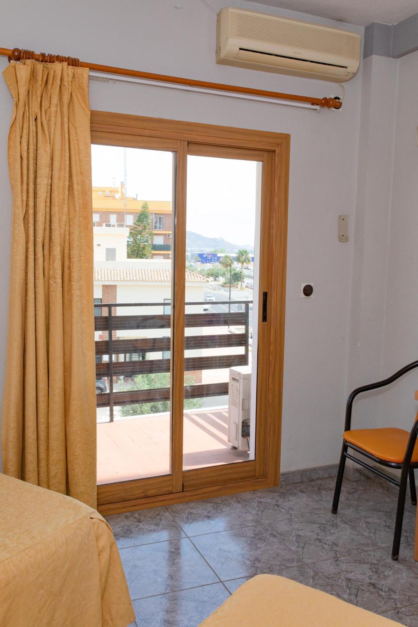Hostal Virginia Favareta Bagian luar foto
