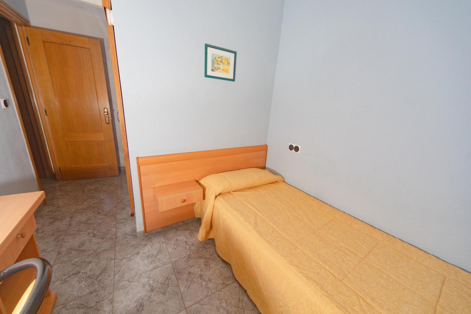 Hostal Virginia Favareta Bagian luar foto