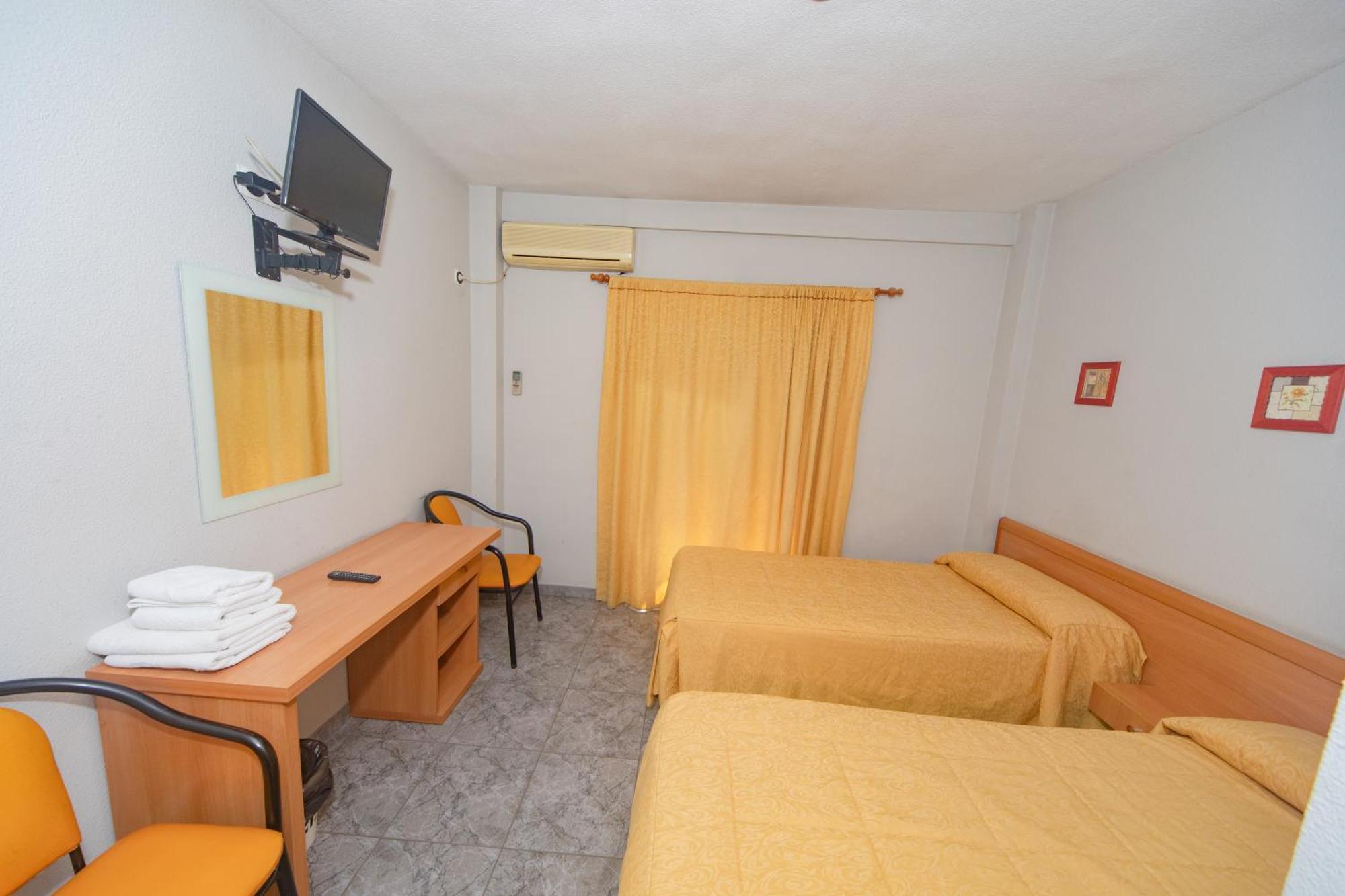 Hostal Virginia Favareta Bagian luar foto