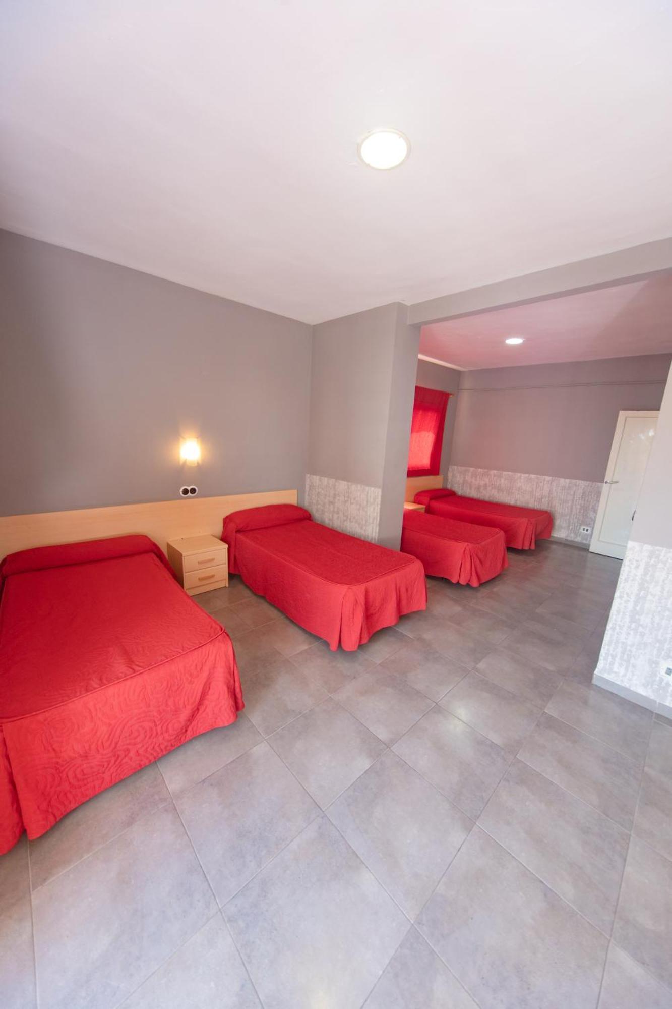 Hostal Virginia Favareta Bagian luar foto