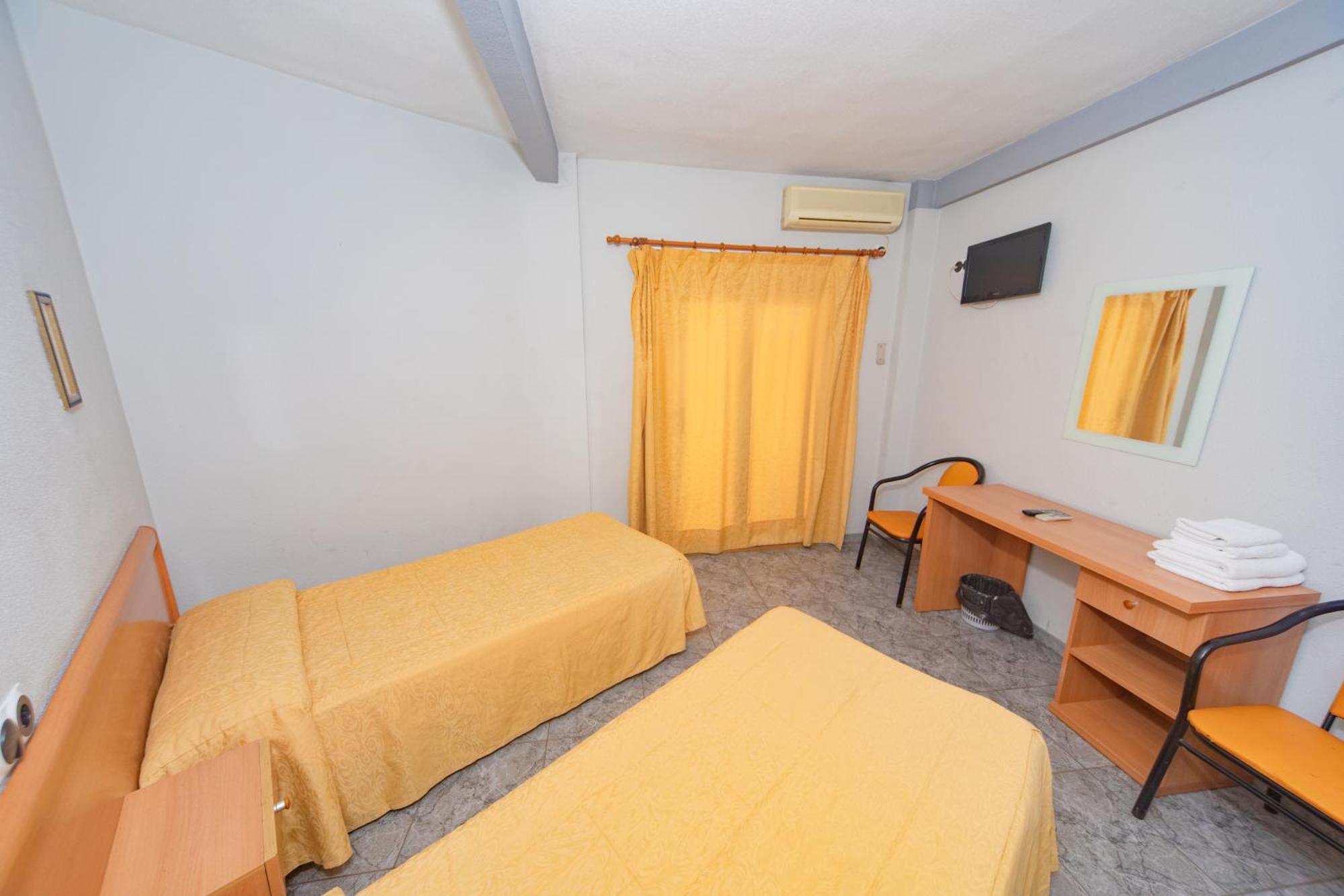Hostal Virginia Favareta Bagian luar foto