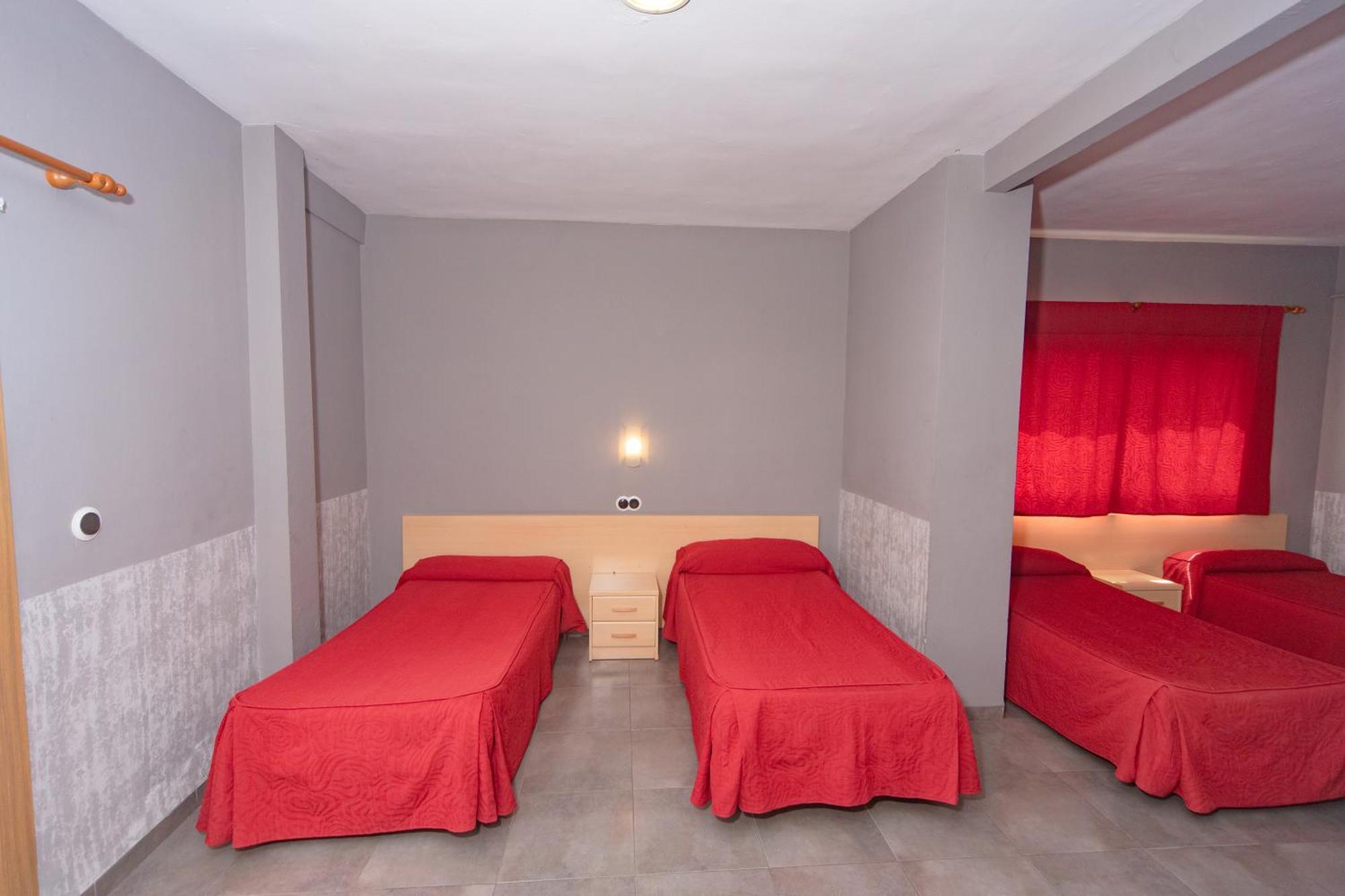 Hostal Virginia Favareta Bagian luar foto