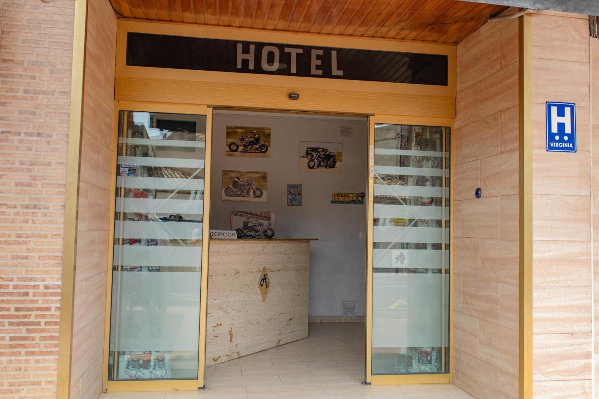 Hostal Virginia Favareta Bagian luar foto